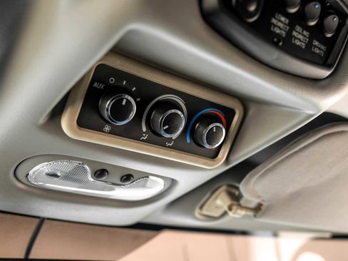 Used 2011 Chevrolet Express 1500 image 26