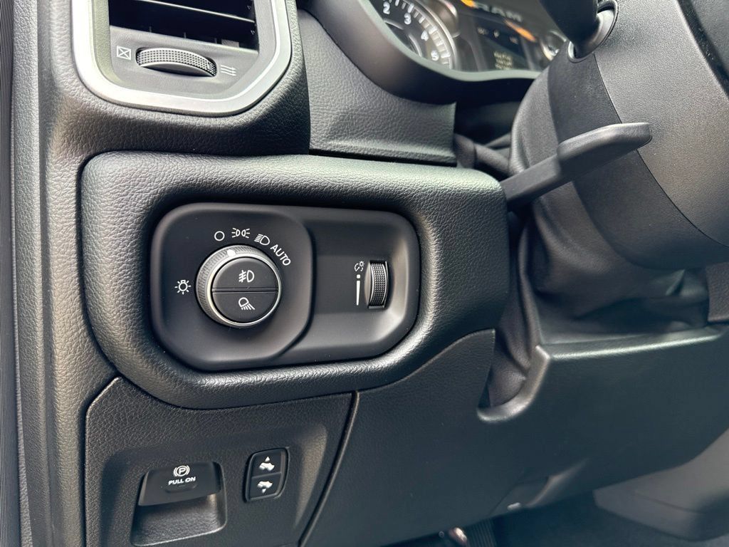 Used 2020 RAM 1500 Big Horn AWD/4WD image 25