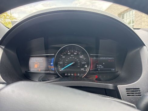 Used 2019 Ford Explorer XLT w/ Equipment Group 202A AWD/4WD image 33