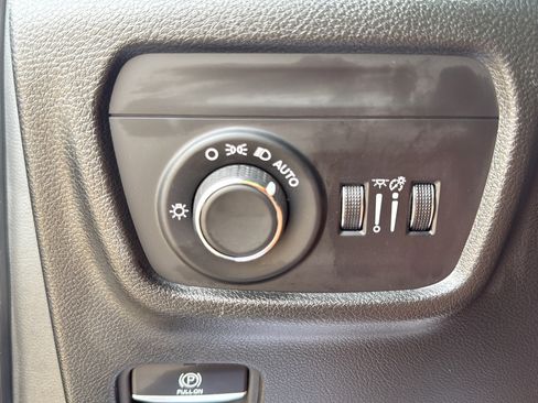 Used 2024 Jeep Grand Cherokee L Altitude AWD/4WD image 22