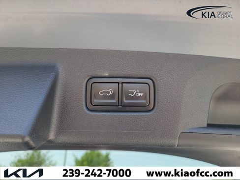Certified 2025 Kia Telluride SX w/ SX Captain's Chair Package FWD image 12