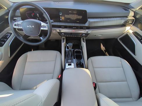 Used 2025 Kia Telluride EX w/ EX Captain's Chair Package image 14