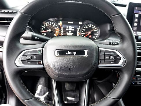 Used 2025 Jeep Compass Latitude w/ Altitude Special Edition image 17