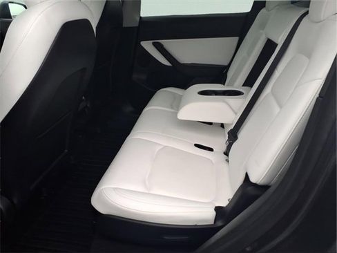 Used 2021 Tesla Model Y Long Range image 18