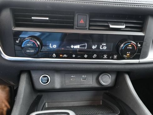 Used 2023 Nissan Rogue SV w/ SV Premium B Package FWD image 13