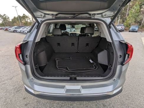 Used 2024 GMC Terrain SLT image 15