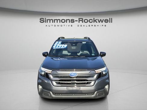 Used 2025 Subaru Forester Premium AWD/4WD image 8