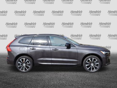 Used 2025 Volvo XC60 B5 Plus image 10