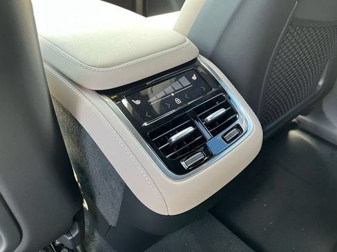 New 2026 Volvo XC90 B6 Plus w/ Protection Package Premier AWD/4WD image 20