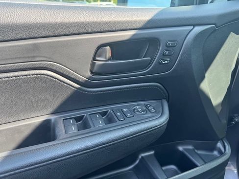 Used 2025 Honda Odyssey EX-L image 3