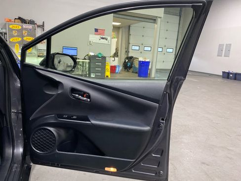 Used 2019 Toyota Prius LE image 28