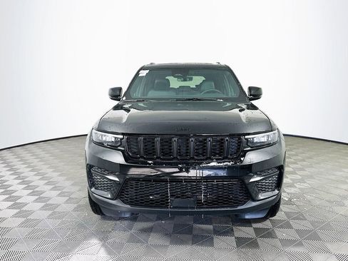 New 2025 Jeep Grand Cherokee Altitude image 4