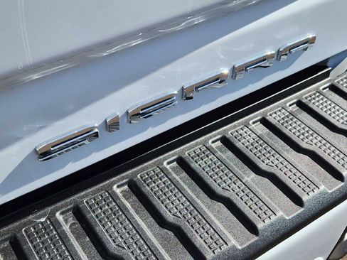 New 2026 GMC Sierra 2500 Denali w/ Denali Reserve Package image 13