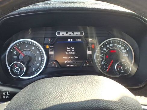 Used 2024 RAM 1500 Laramie AWD/4WD image 5