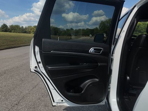 Used 2019 Jeep Grand Cherokee Limited image 25