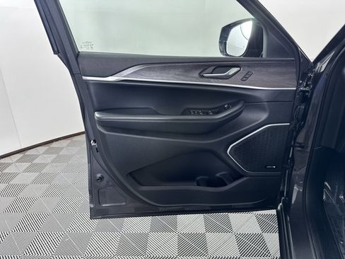 Used 2022 Jeep Grand Cherokee Limited 4xe image 33