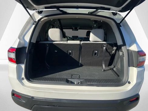 Used 2023 Honda Pilot LX image 9