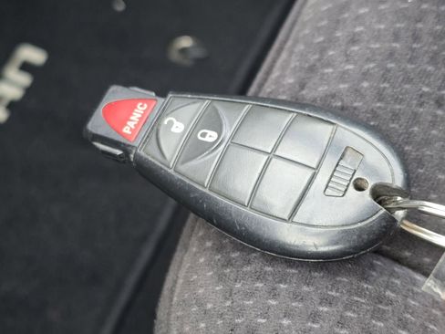 Used 2014 Dodge Grand Caravan SE image 31