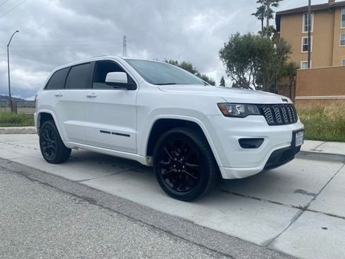 Used 2018 Jeep Grand Cherokee Altitude AWD/4WD image 1