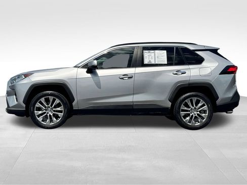Used 2019 Toyota RAV4 Limited w/ Cold Weather Package FWD image 4