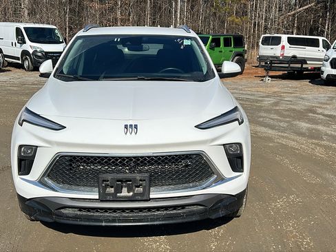 Used 2024 Buick Encore GX Sport Touring image 3