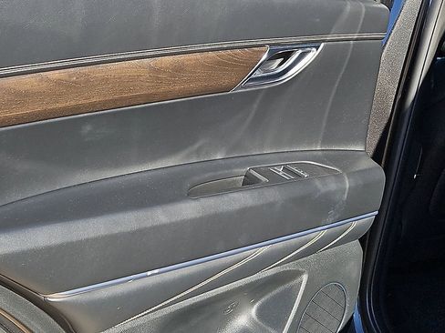 Used 2024 Genesis GV80 2.5T image 18