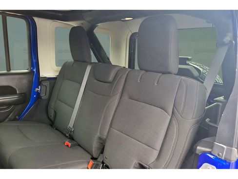 Used 2018 Jeep Wrangler Unlimited Sport S AWD/4WD image 18
