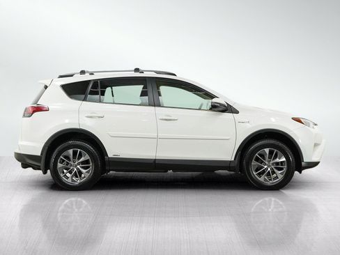 Used 2018 Toyota RAV4 XLE AWD/4WD image 6