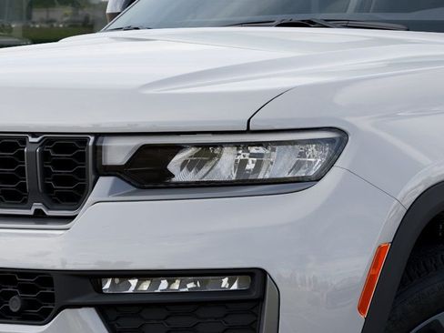 New 2026 Jeep Grand Cherokee L Limited AWD/4WD image 10