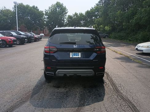 Used 2023 Honda Pilot Touring image 4