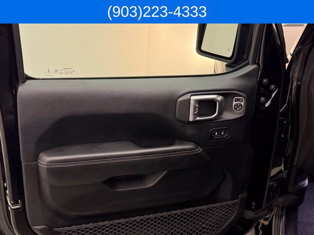 Used 2018 Jeep Wrangler Unlimited Sahara AWD/4WD image 19