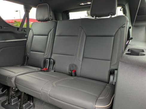 New 2025 Chevrolet Suburban Premier image 15