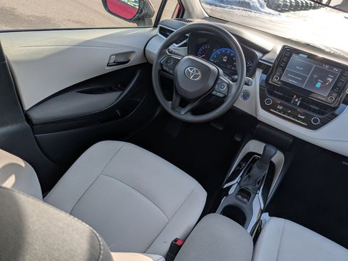 Used 2022 Toyota Corolla LE image 9