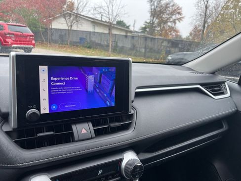 Used 2025 Toyota RAV4 XLE image 33