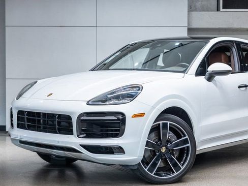 Certified 2023 Porsche Cayenne Platinum Edition image 15