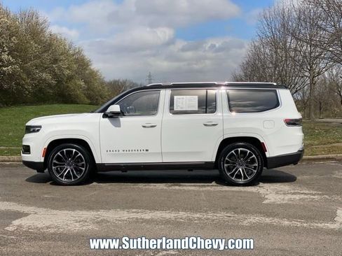 Used 2022 Jeep Grand Wagoneer Series III w/ Rear Seat Video Group 1 image 4