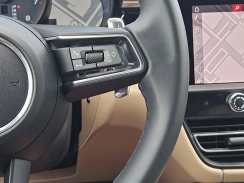 Certified 2026 Porsche Macan AWD/4WD image 27