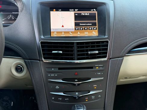 Used 2019 Lincoln MKT AWD image 15