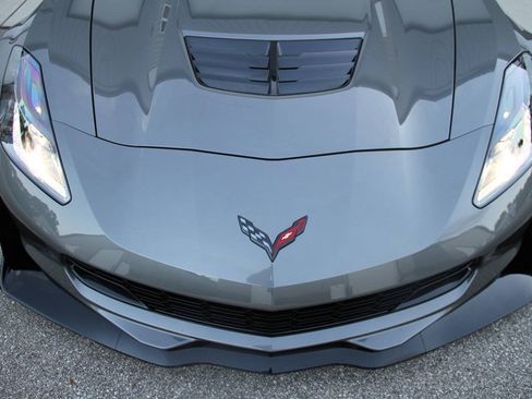 Used 2015 Chevrolet Corvette Z06 w/ 3LZ Preferred Equipment Group RWD image 12