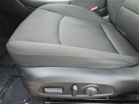 Used 2018 Chevrolet Malibu LT image 31