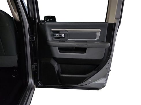 Used 2020 RAM 1500 Classic SLT w/ Luxury Group image 27