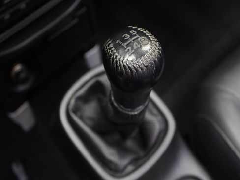 Used 2004 Toyota MR2 image 33