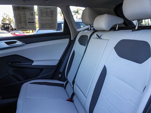 Used 2025 Volkswagen Taos SE image 19