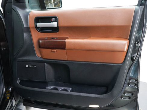 Used 2014 Toyota Sequoia Platinum AWD/4WD image 9