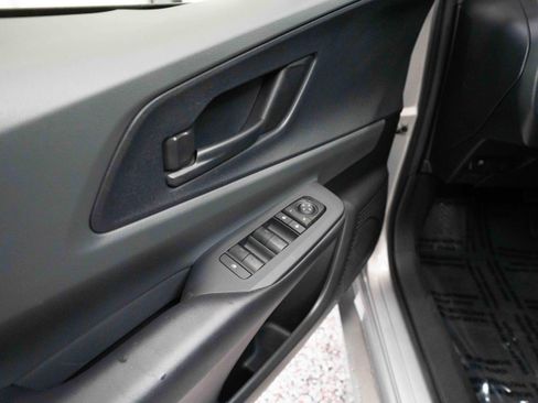 Used 2024 Toyota Prius LE FWD image 7