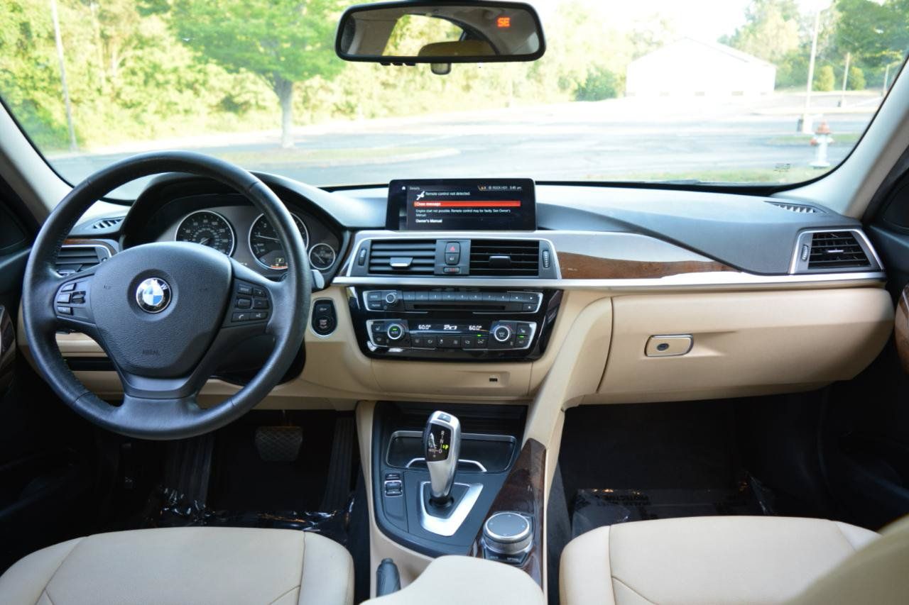 Used 2018 BMW 320i xDrive Sedan w/ Premium Package AWD/4WD image 18