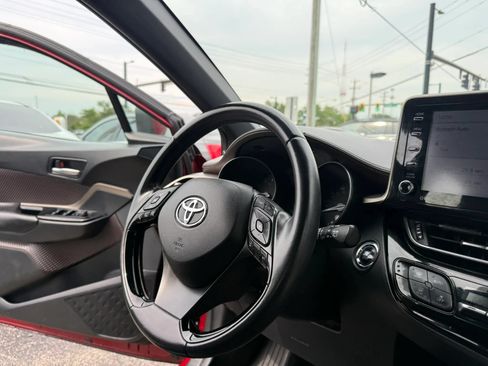Used 2019 Toyota C-HR Limited FWD image 26