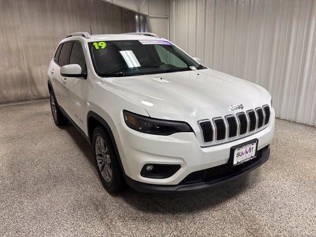 Used 2019 Jeep Cherokee Latitude Plus w/ Cold Weather Group FWD image 2