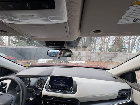 Used 2025 Nissan Rogue SV image 30