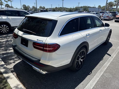 Used 2021 Mercedes-Benz E 450 4MATIC All-Terrain Wagon image 4